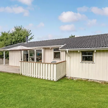 4 Bedroom Cozy In Sydals Skovby (Syddanmark)