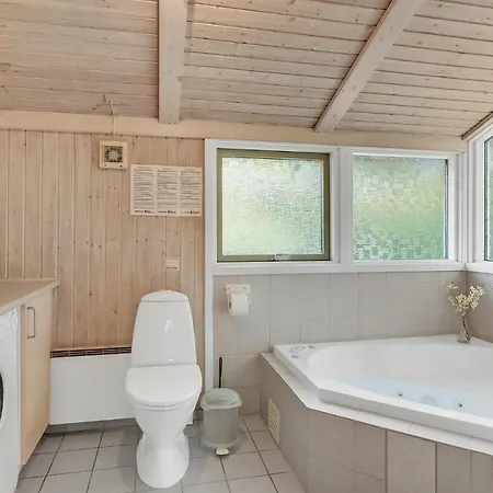 Holiday home 4 Bedroom Cozy In Sydals Skovby (Syddanmark)