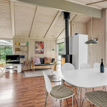 4 Bedroom Cozy In Sydals Holiday home