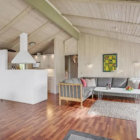 Holiday home 4 Bedroom Cozy In Sydals Skovby (Syddanmark)