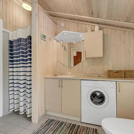 4 Bedroom Cozy In Sydals *