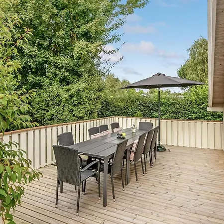 4 Bedroom Cozy In Sydals