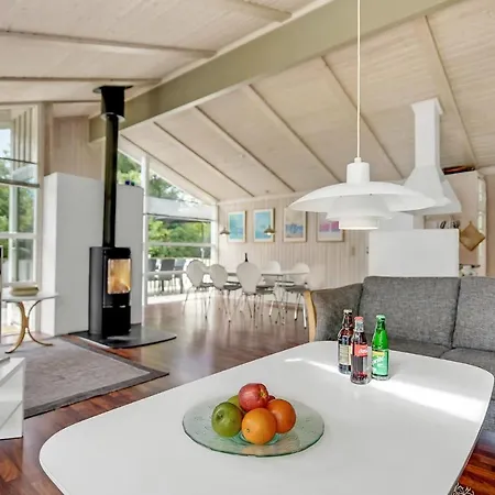 4 Bedroom Cozy In Sydals *