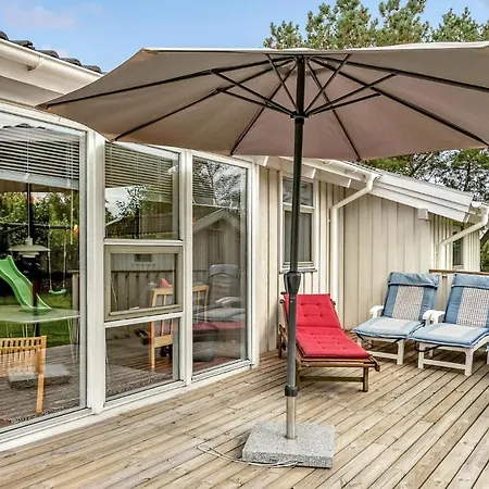 4 Bedroom Cozy In Sydals