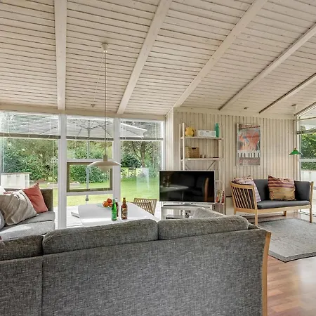 Holiday home 4 Bedroom Cozy In Sydals Skovby (Syddanmark)