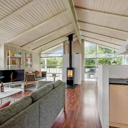 Holiday home 4 Bedroom Cozy In Sydals Skovby (Syddanmark)